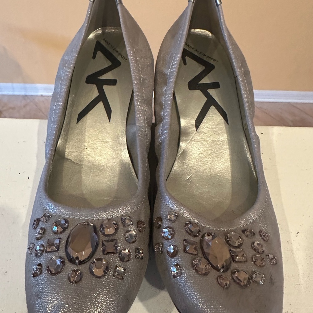 NEW Anne Klein Shimmering Gray Flats Sz 10